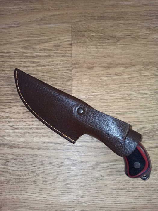 Кованный кухонный нож с ручкой из цельного дерева + чехол из кожи