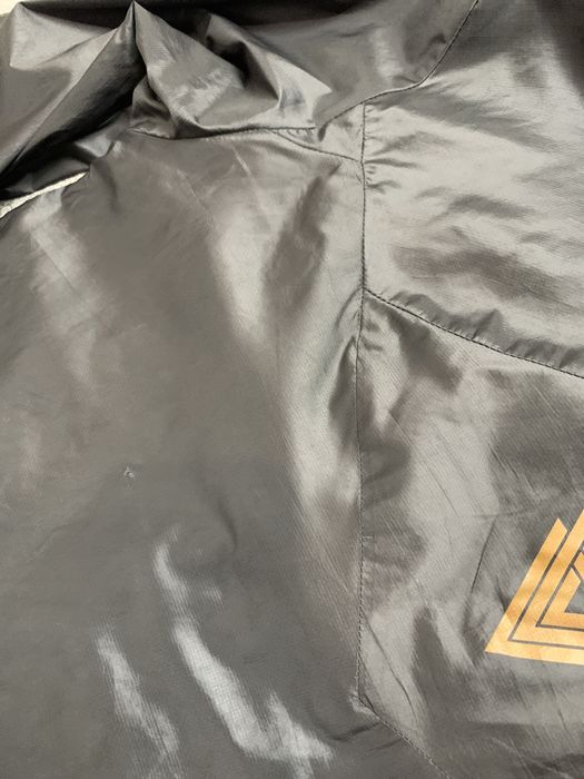 Утеплена вітровка Helly Hansen odin