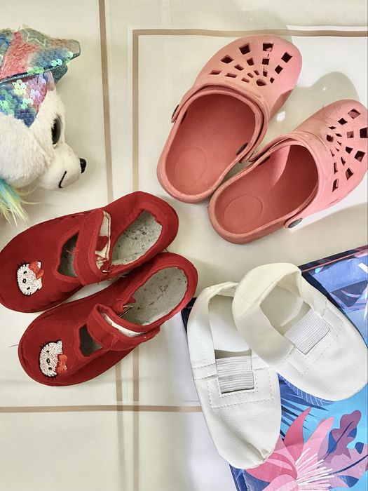 Взуття для дівчинки