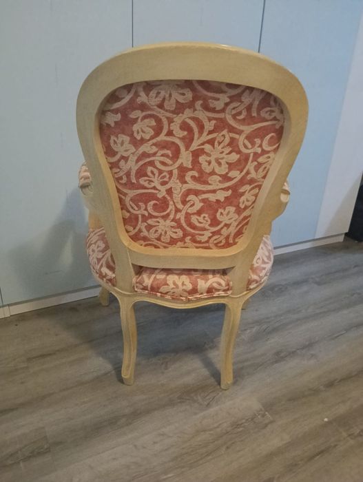 Cadeira estilo Luís XV + 4 almofadas  90€