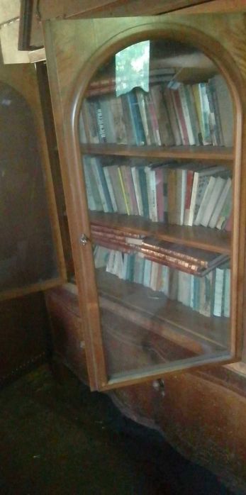 antyki biblioteka biblioteczka witryna