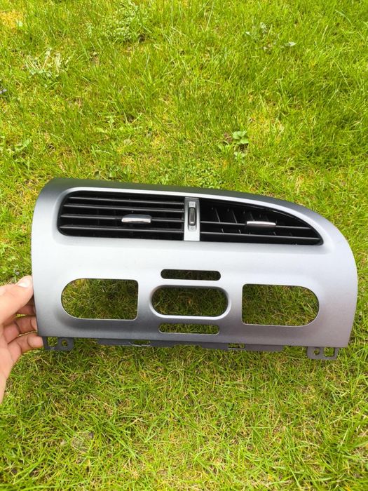 SEAT LEON 2 PRZEDLIFT środkowa kratka nawiewu ramka panel klimatyzacji