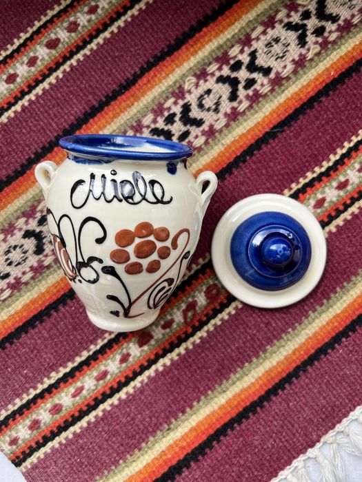 Кувшинчик з глини лакований