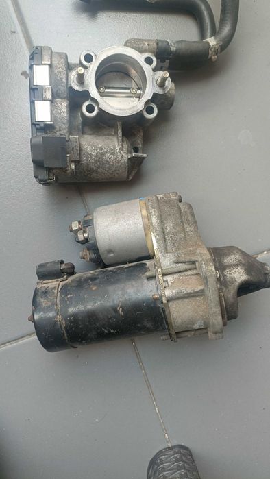 Motor de arranque e borboleta do Opel Corsa C.