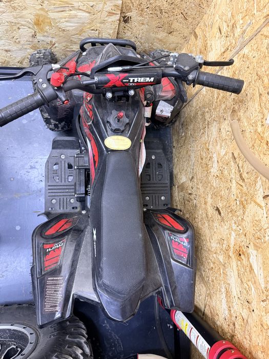 Moto 4 para crianças como nova