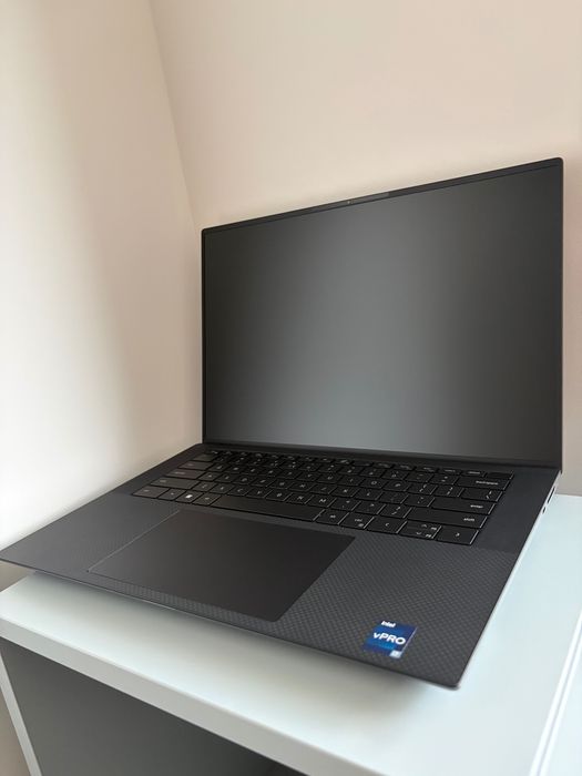Laptop Dell Precision 5570• Intel i7-12800H•32GB RAM•NVIDIA RTX A1000