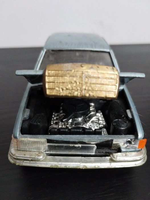 Mercedes 450 SEL S-Klasa W116 Sklala 1:24 Bburago