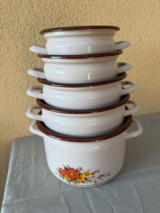 Emaliowane zestaw garnkow