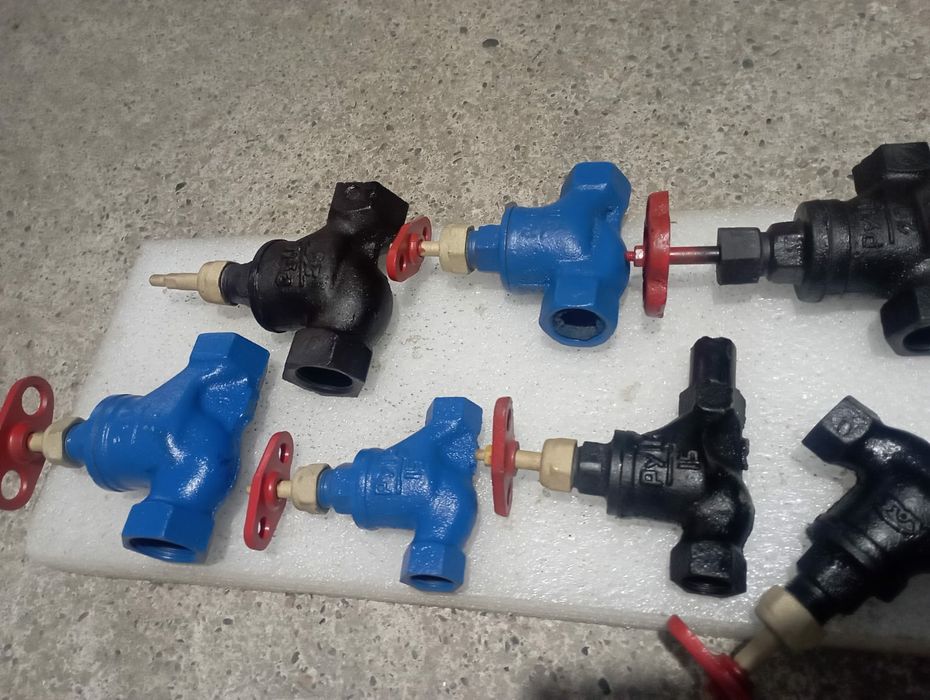 Крани для води гвинтові