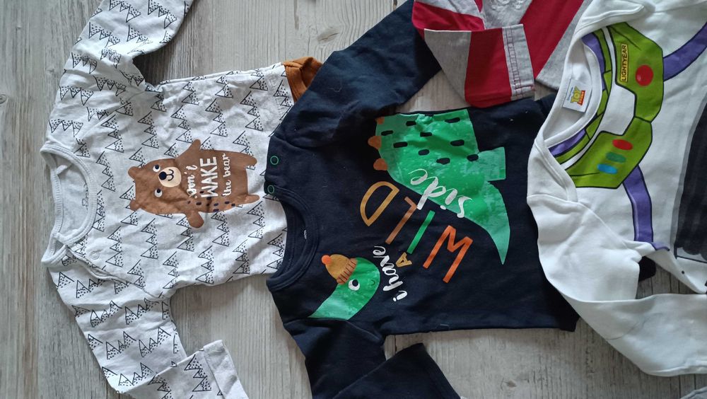 Zestaw ubranek dla chłopca  bezrękawnik bluza body koszulki spodnie 74