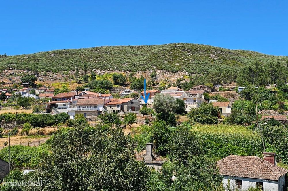 Moradia para reconstrução com quintal