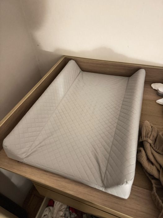 Przewijak niemowlecy miekki gratis przescieradelko z muślinu