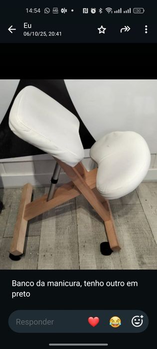 1 mesa de manicure com oferta de banco manicure