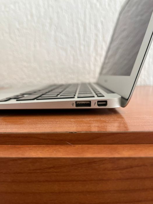 MacBook Air 2012452029213059983362