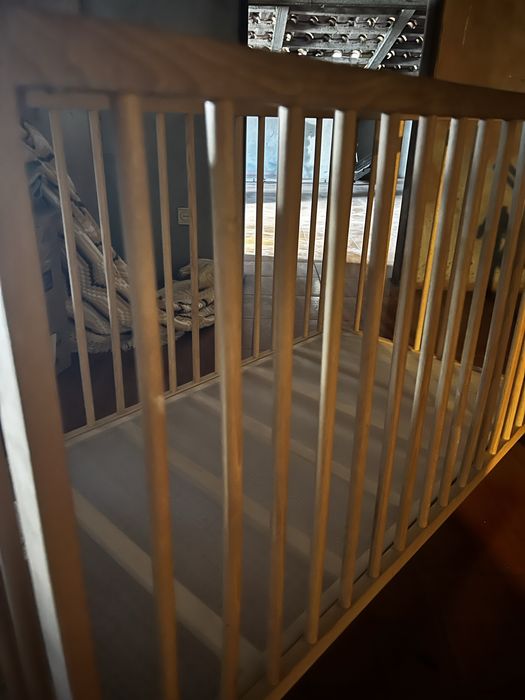 Banheira para bebé, berco com colchao, e cadeirinha alimentacao