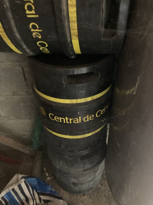 Cubas inox e prensa de uvas