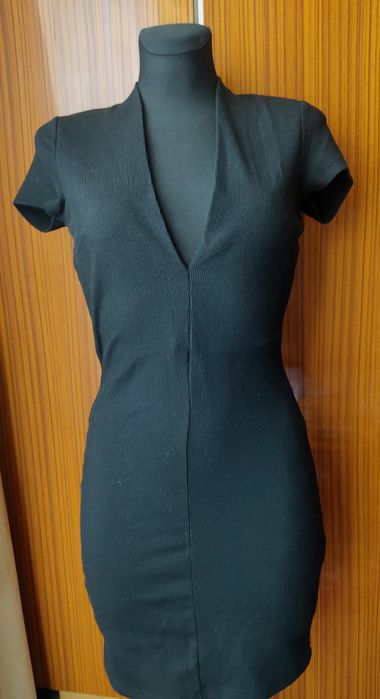 Sukienka Basic dekolt czarna BIK bok xs