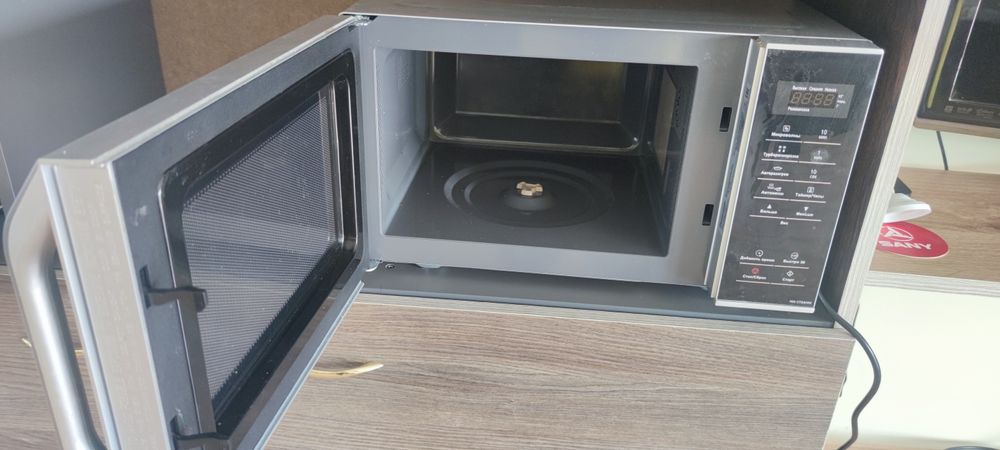 Піч Мікрохвильова Panasonik NNST34HM робочая гарный стан в упаковці