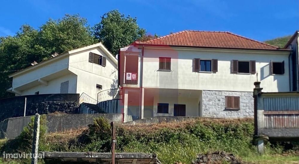 2 Moradias, Azias