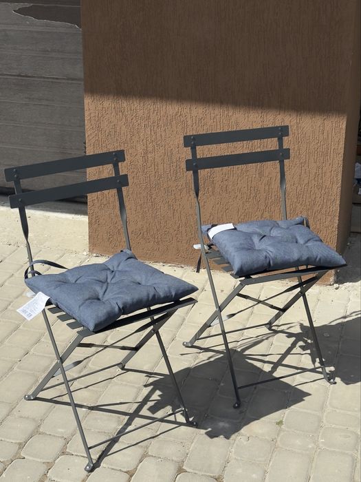 Продам металеві стільці з подушками