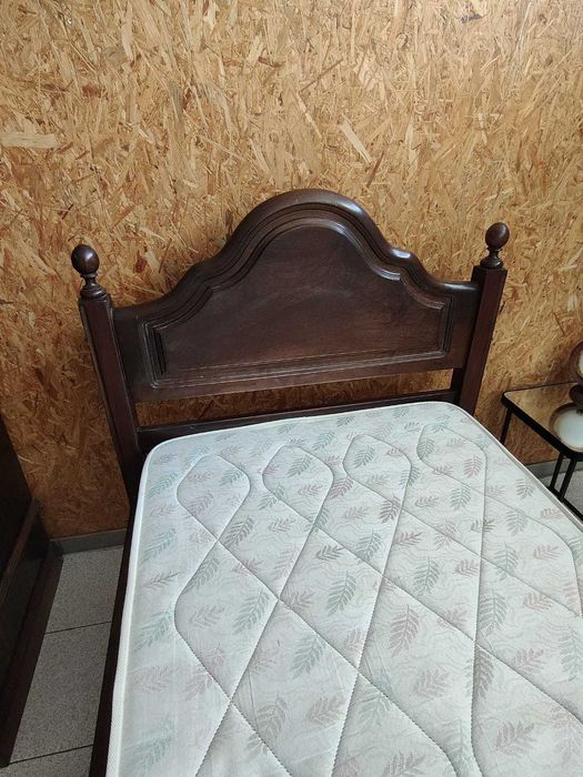 Cama de Madeira com Colchão