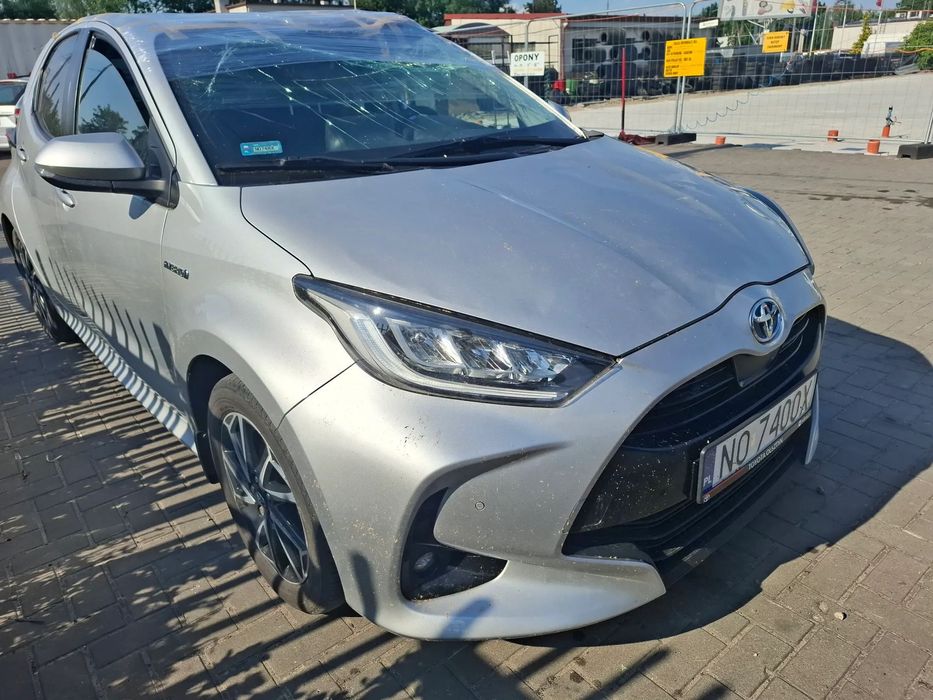 Toyota Yaris salon PL hybryda 37tys km jak NOWE uszkodzony dach