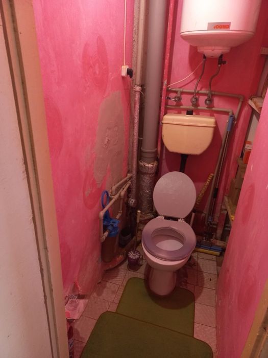 Продається 1 кімнатна , тепла , затишна квартира на 2 поверсі.