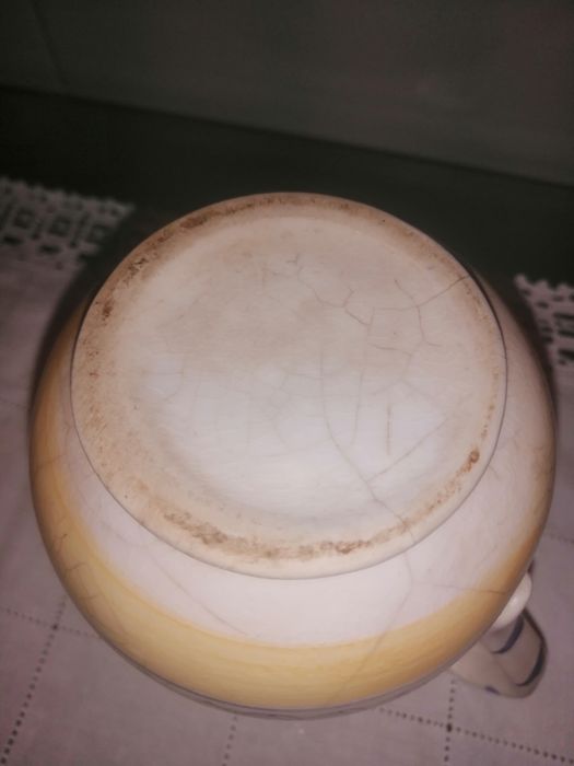 Jarro antigo faiança+candeeiro teto e mesa. 
2