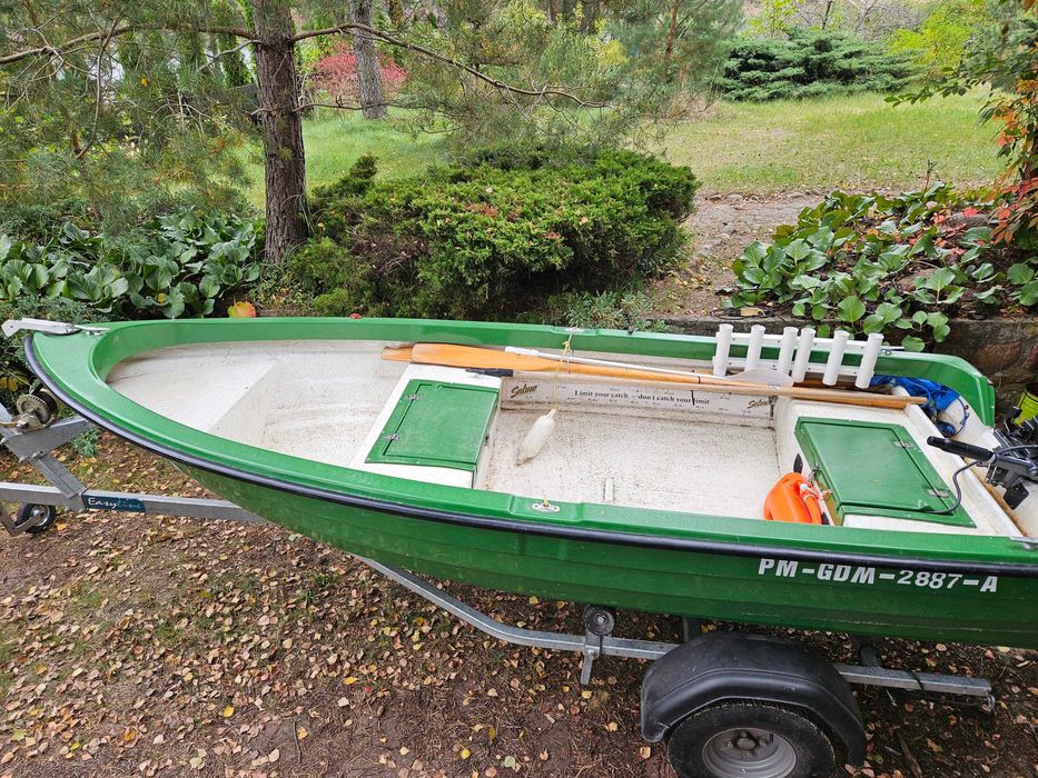 Łódź wędkarska 3,8m z silnikiem 10 KM oraz przyczepą