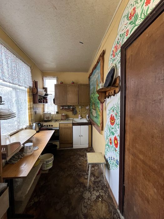 Продаж двоповерхового будинку з банею та ставком