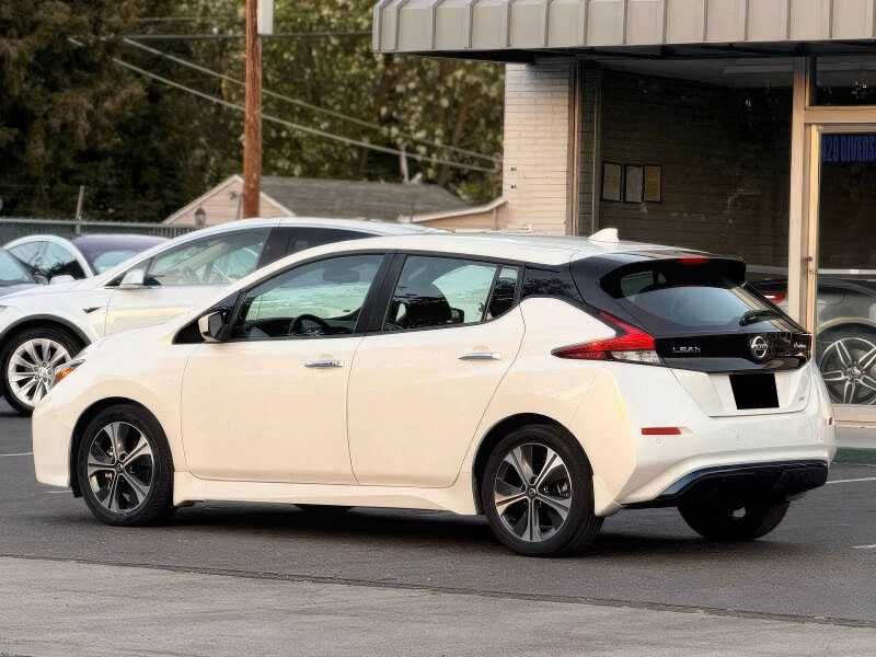 2022 Nissan LEAF SV