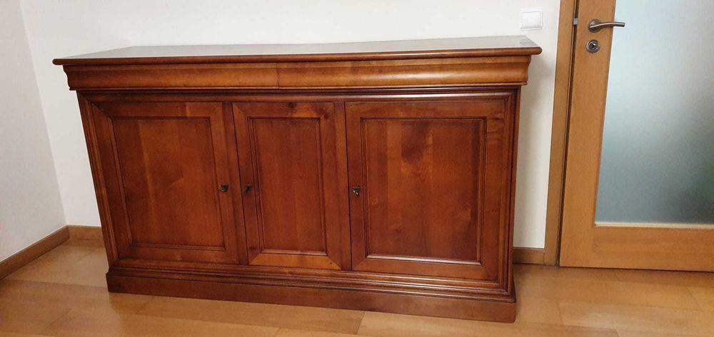 Aparadores em Nogueira