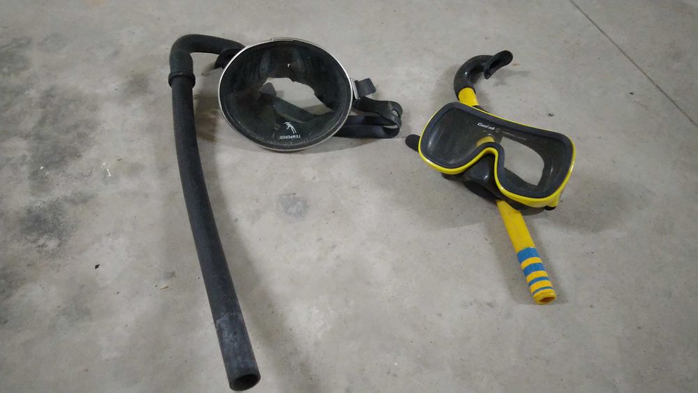2 Ski náutico, 2 coletes, cordas e óculos mergulho e barbatanas