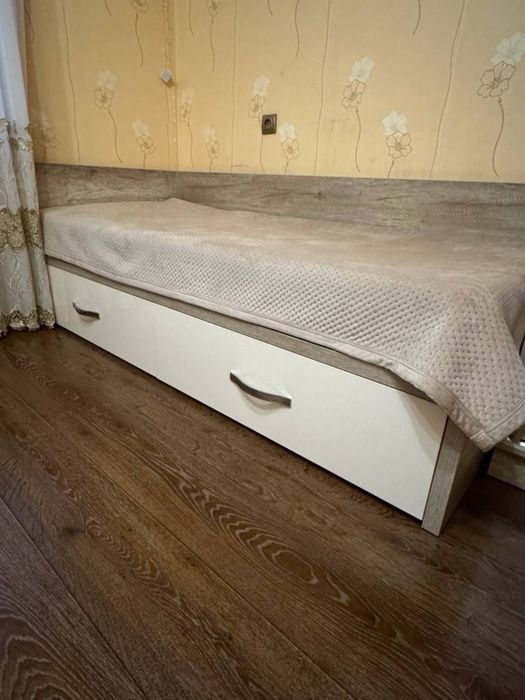 Продам меблі, ліжка, стіл, поличка