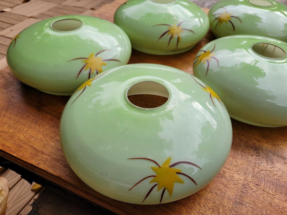 Stare klosze do żyrandola, berety