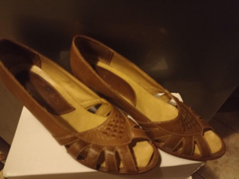 Buty damskie na obcasie