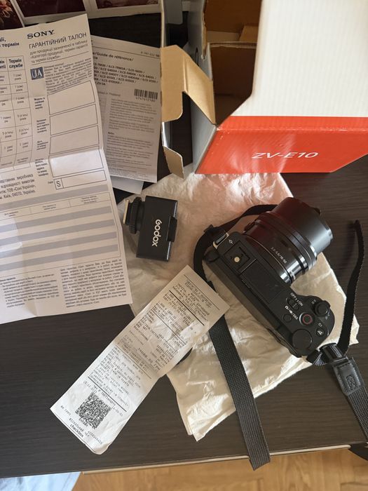 Продається камера Sony ZV-E10 з китовим об’єктивом Sony 16–50 mm.