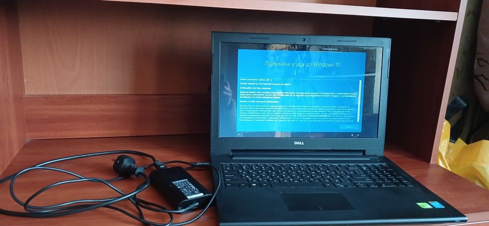Ноутбук Dell Inspiron 15 у хорошому стані.