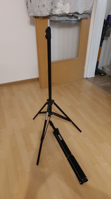 Statywy do mocowania akcesoriów fotograficznych