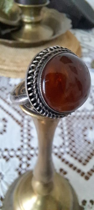 Stary pierscionek z bursztynem Prl metal