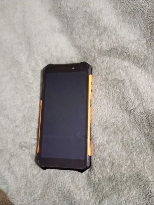 Smartphone Hammer Iron 3 LT + słuchawki JBL