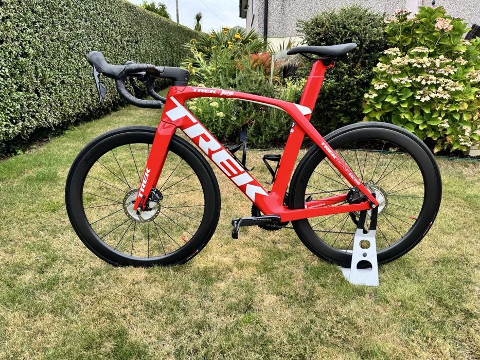 Trek Madone SLR 6 Segafredo Edition Project One Viper Vermelha