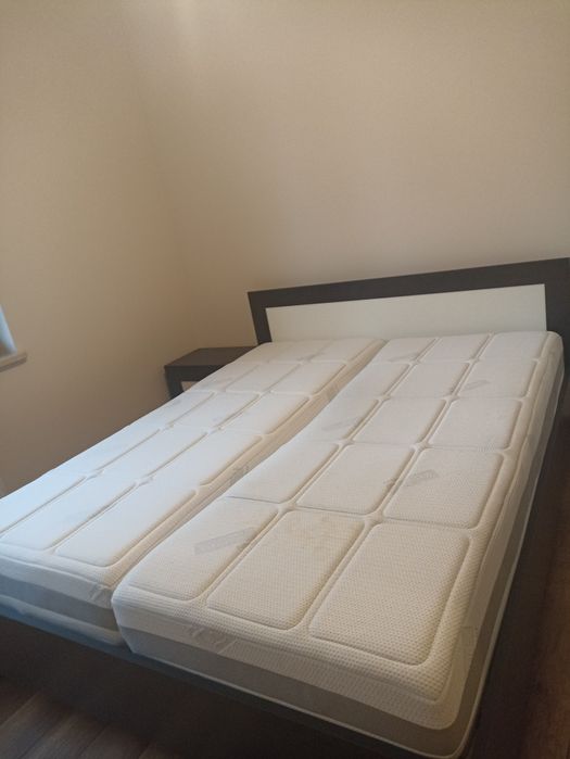 Zestaw mebli do sypialni- łóżko 160x200+ komoda+ szafki nocne+materace