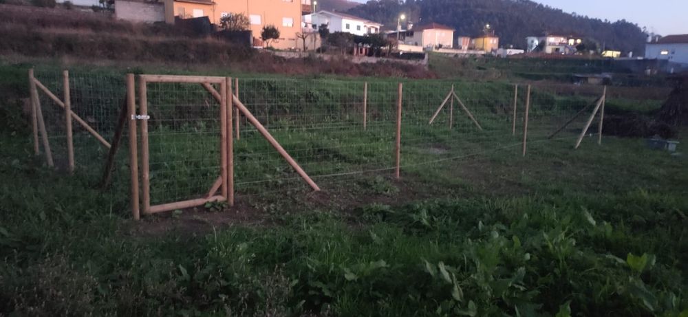 Vedações com redes ou painéis/ coberturas