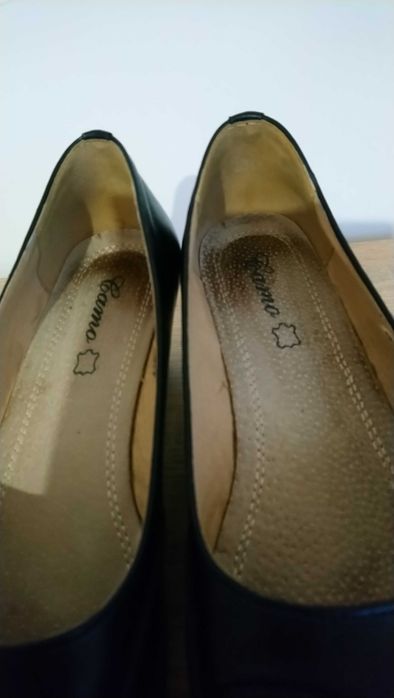 buty czarne r 37,5  na słupku