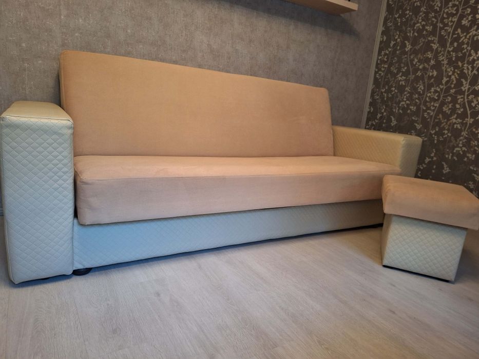 Kanapa rozkładana i pufa