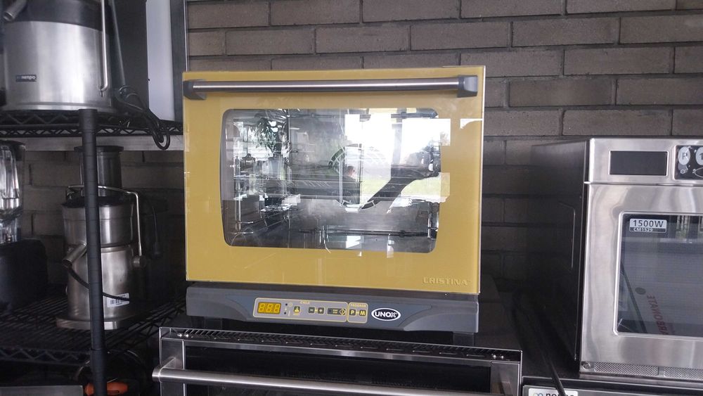 Piec konwekcyjny Unox Cristina Classic, model XF-100.