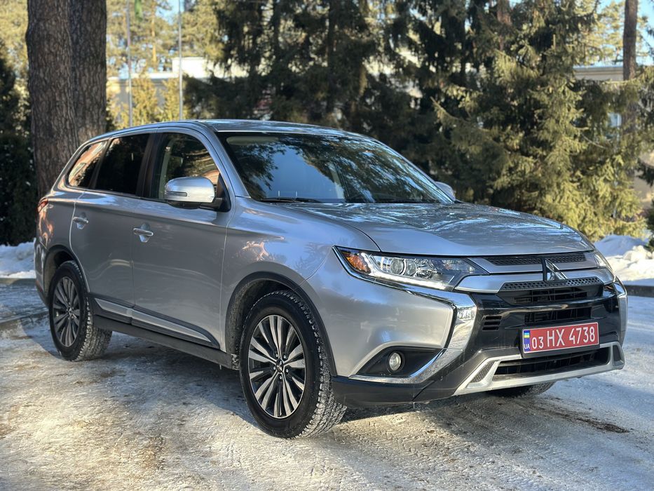 Mitsubishi Outlander 2020 року