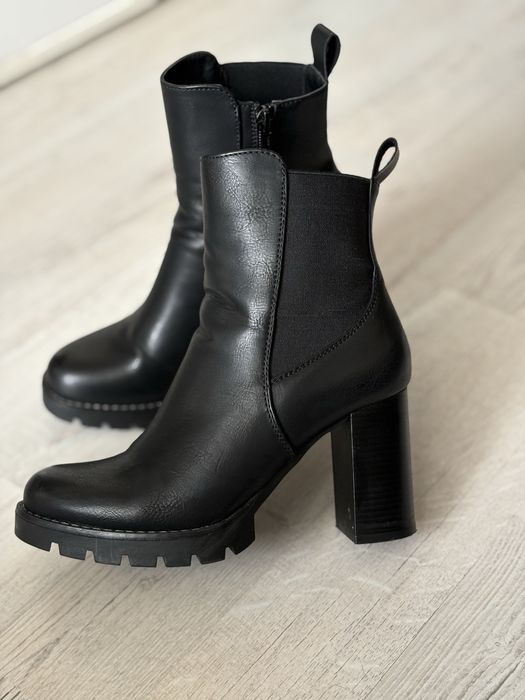 Ботильйони на підборах