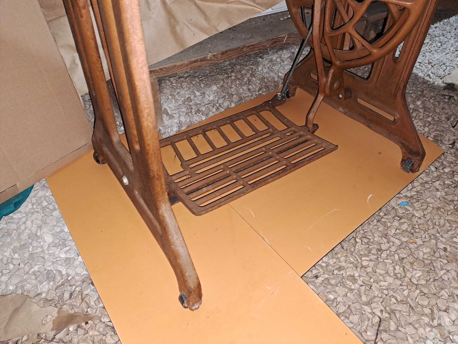 Máquina de costura antiga – SINGER